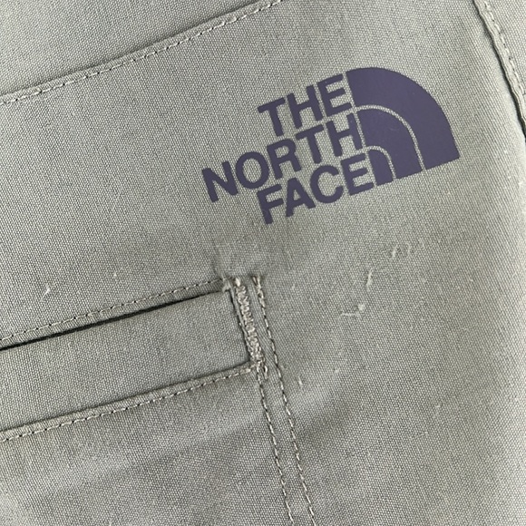 The North Face Shorts Green Cuffed Womens Size 12 Mid Rise Hiking Active - Picture 11 of 11